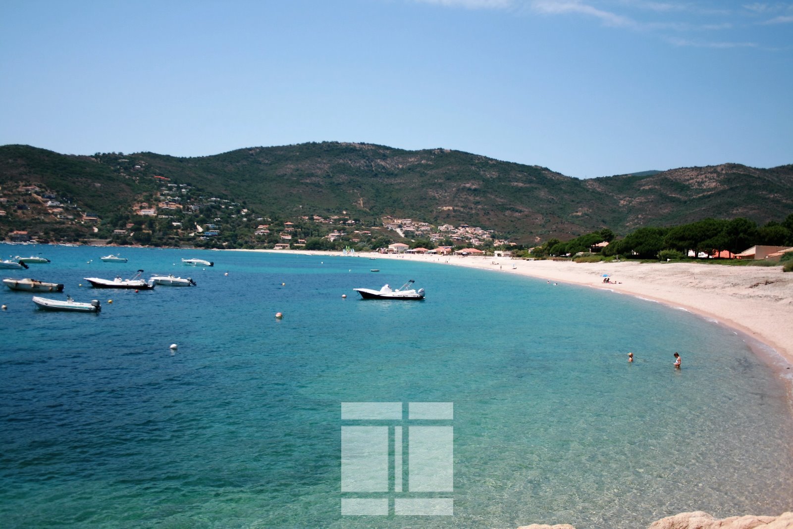 F2 SAGONE : PROCHE DU VIEUX PORT ET PLAGE