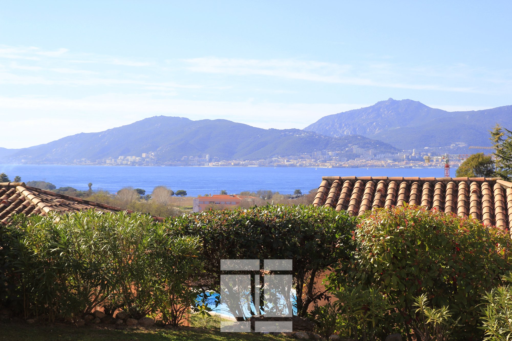 EXCLUSIVITE - mini villa vue mer à Porticcio