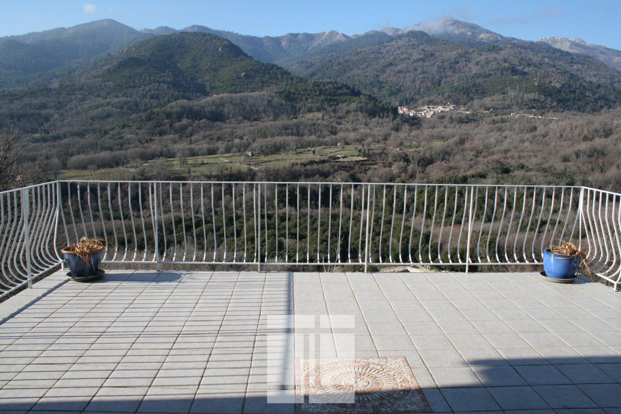 COZZANO : VILLA DE CONSTRUCTION RÉCENTE