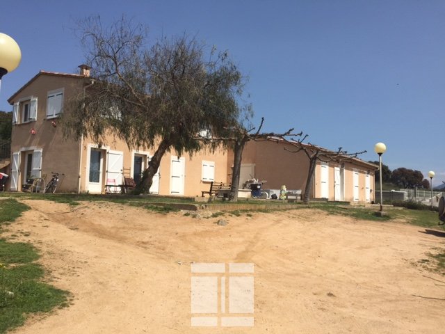 PROPRIÉTÉ A BALEONE : 7 APPARTEMENTS + POSSIBILITÉ D 'ÉDIFIER UN HANGAR