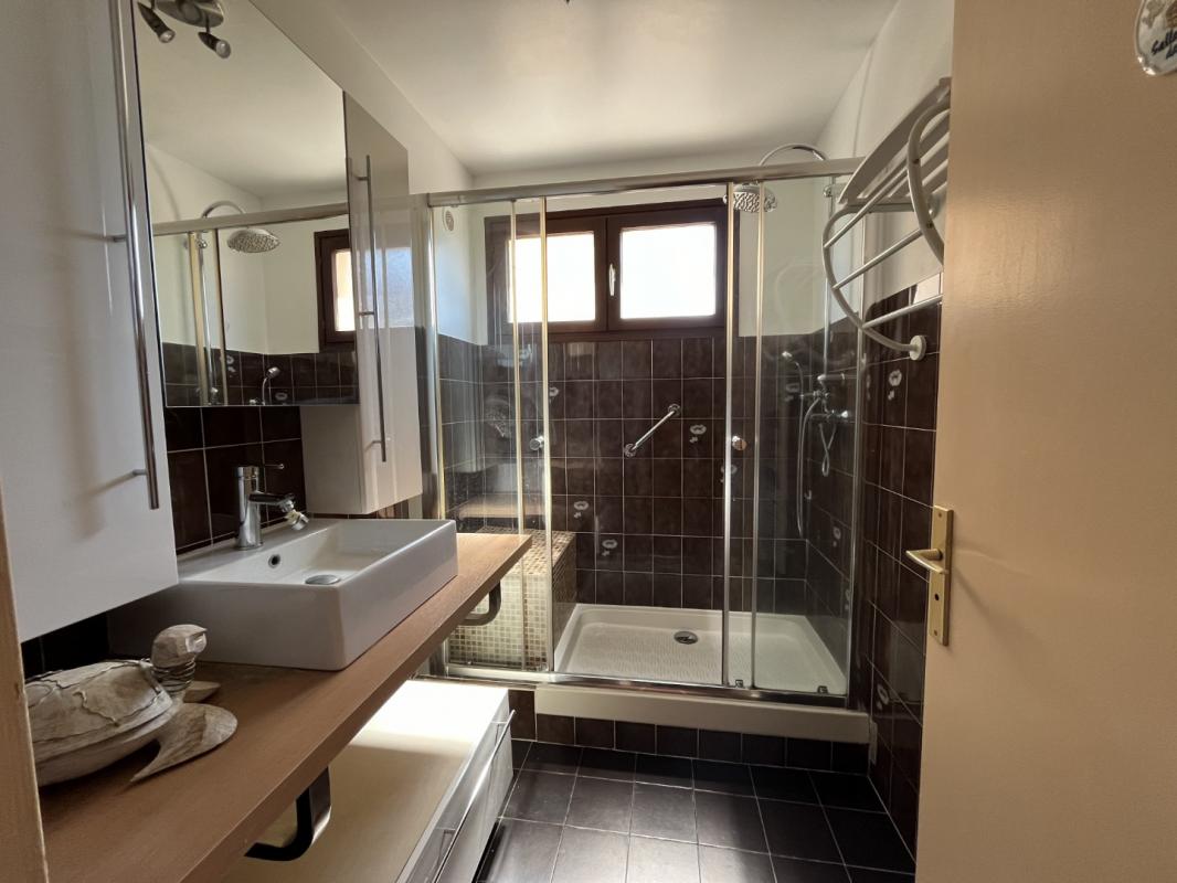 F3 RESIDENCE LA PINEDE BT D AVENUE DU MONT THABOR AJACCIO