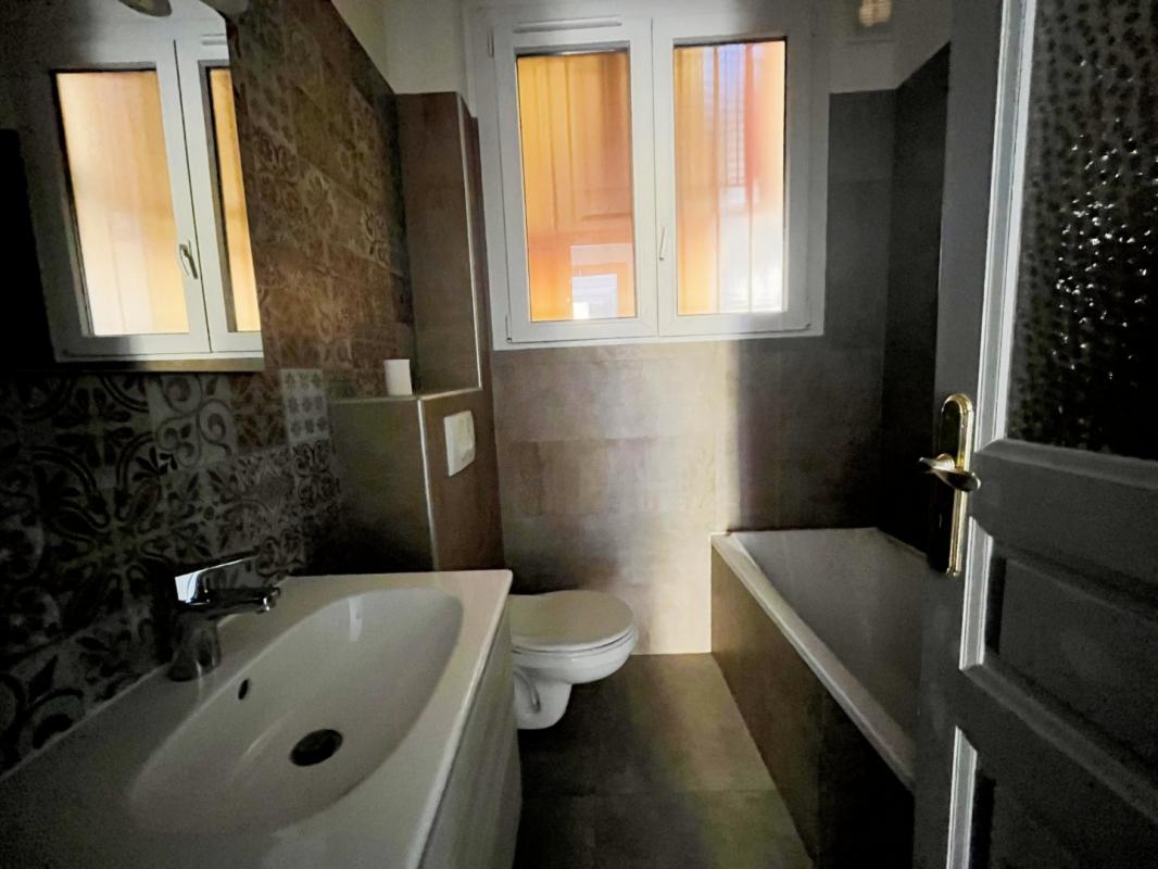 F7 8 RUE CAPITAINE LIVRELLI AJACCIO