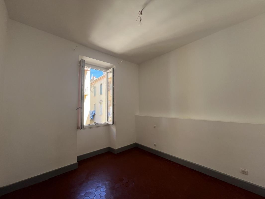 F7 8 RUE CAPITAINE LIVRELLI AJACCIO