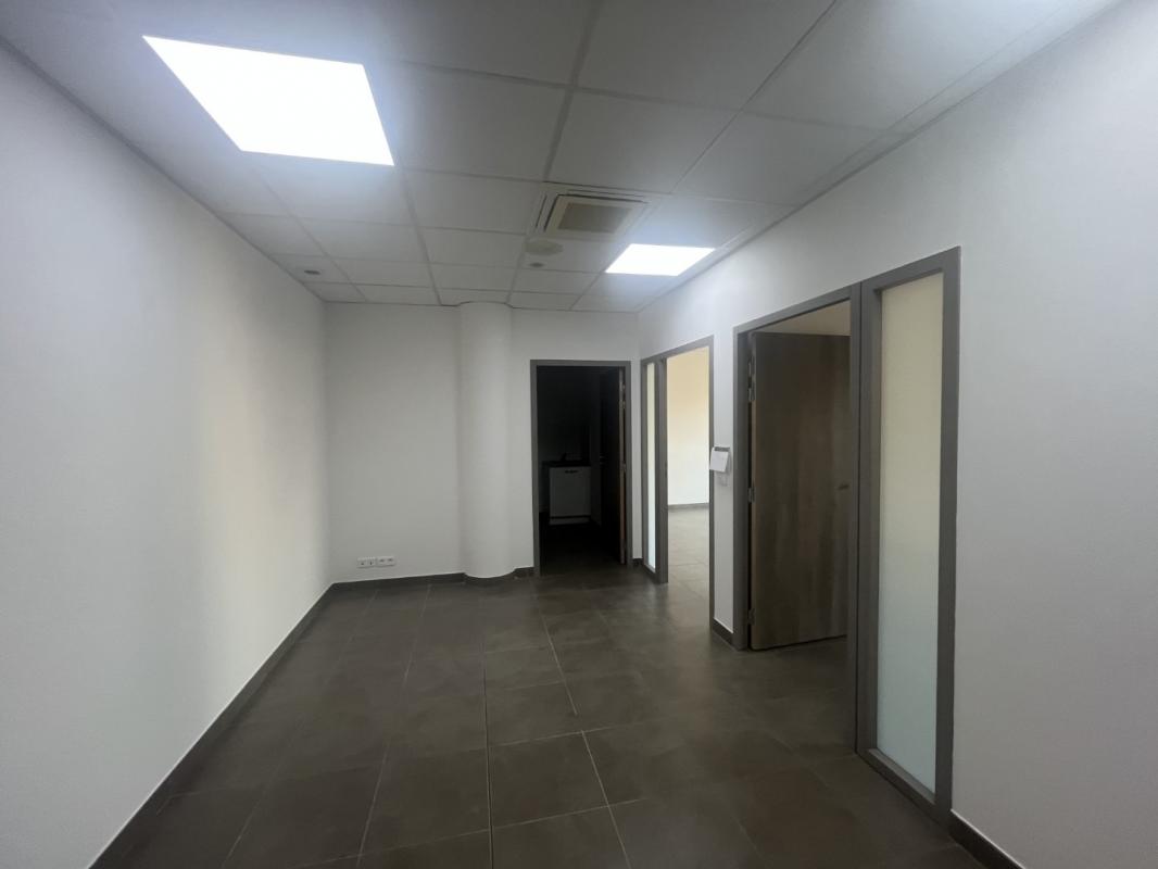 LOCAL PROFESSIONNEL BT C RCE JARDINS DE BODICCIONE AJACCIO