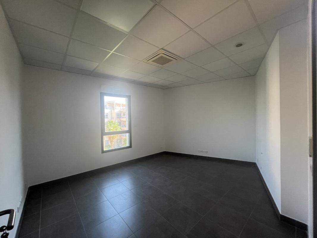 LOCAL PROFESSIONNEL BT C RCE JARDINS DE BODICCIONE AJACCIO