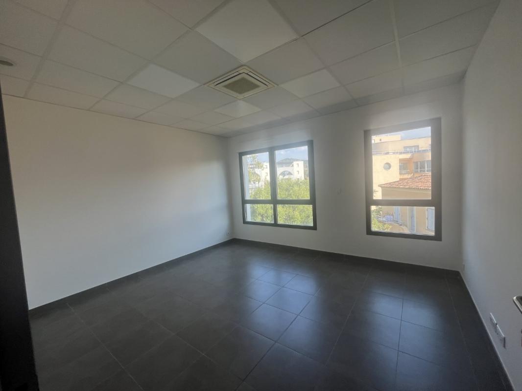 LOCAL PROFESSIONNEL BT C RCE JARDINS DE BODICCIONE AJACCIO