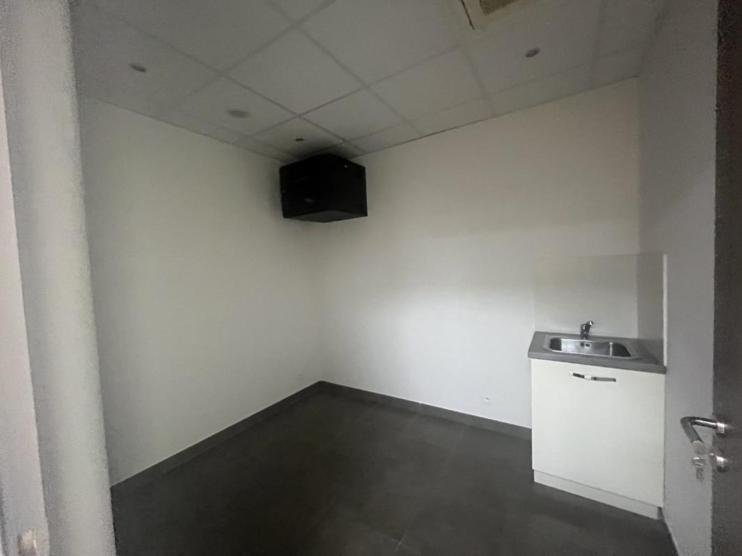 LOCAL PROFESSIONNEL BT C RCE JARDINS DE BODICCIONE AJACCIO