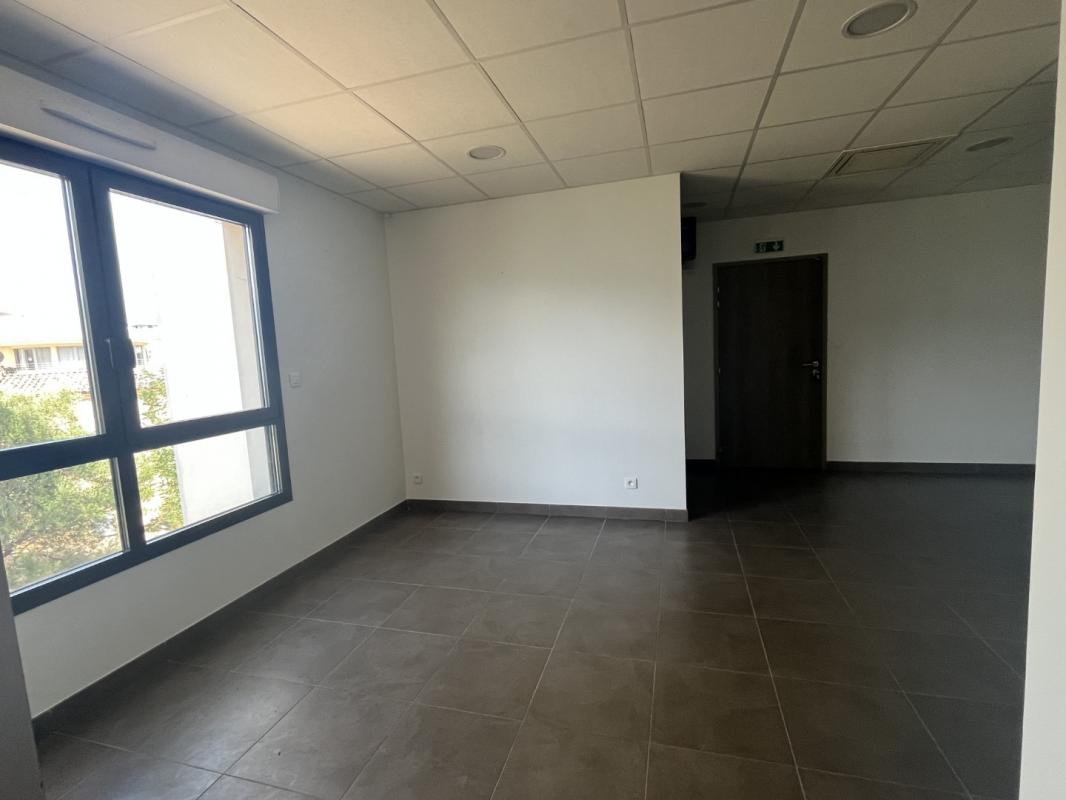 LOCAL PROFESSIONNEL RCE LES JARDINS DE BODICCIONE BT C AJACCIO