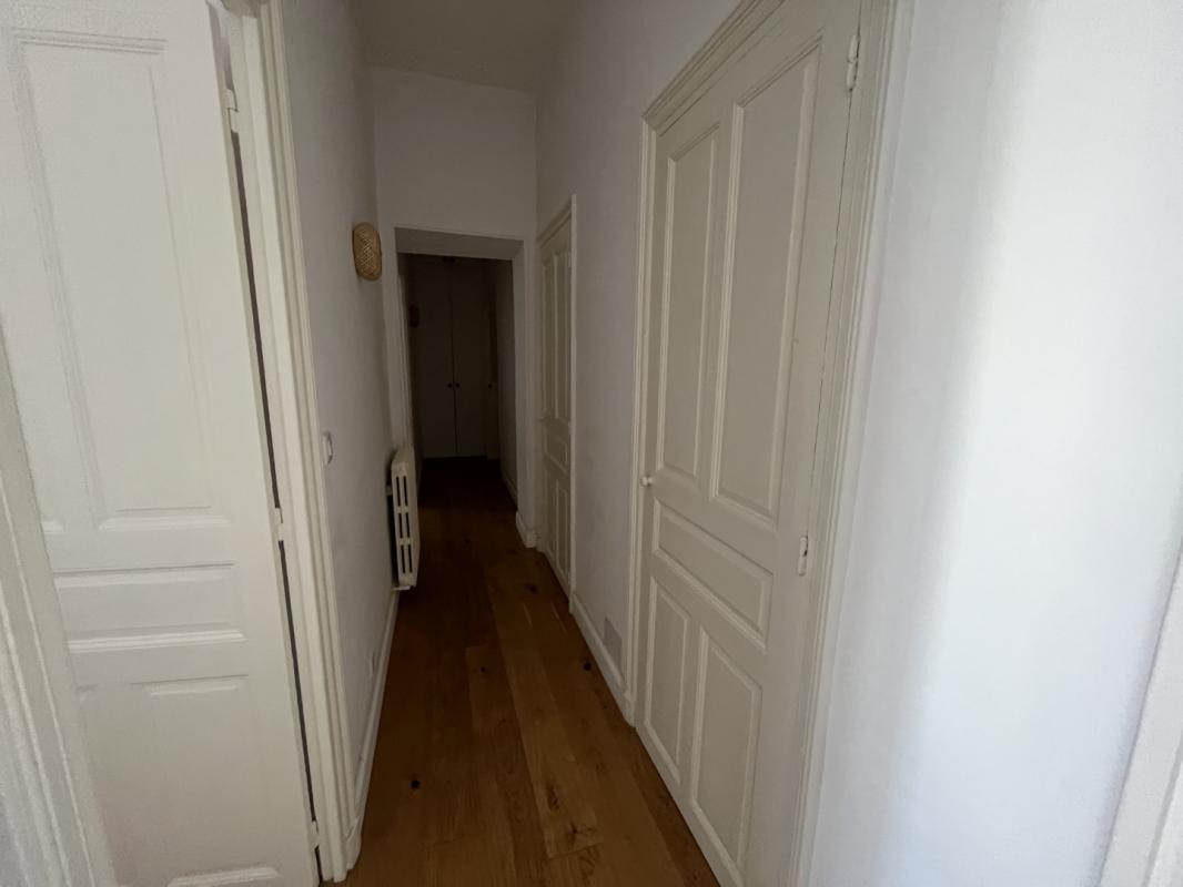 F4 MEUBLE 3 RUE CAPITAINE LIVRELLI AJACCIO