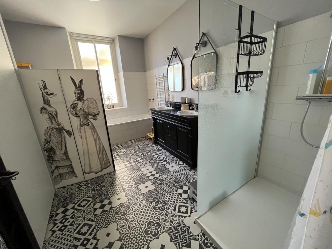 F4 MEUBLE 3 RUE CAPITAINE LIVRELLI AJACCIO