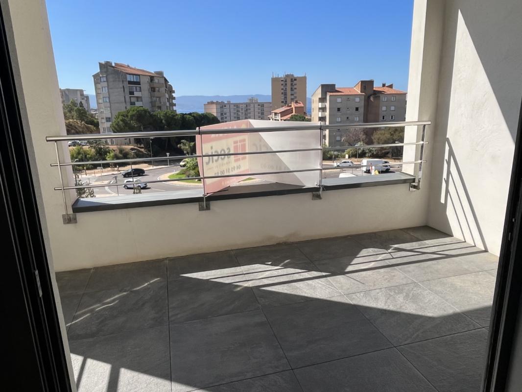 F2 LES JARDINS DE BODICCIONE BT E 4ème AJACCIO