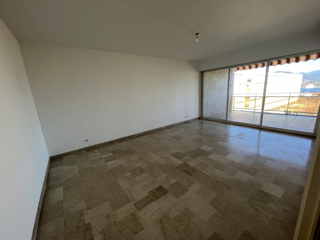 F3 RESIDENCE LAETITIA BONAPARTE BT A AVENUE DE LA GRANDE ARMEE AJACCIO
