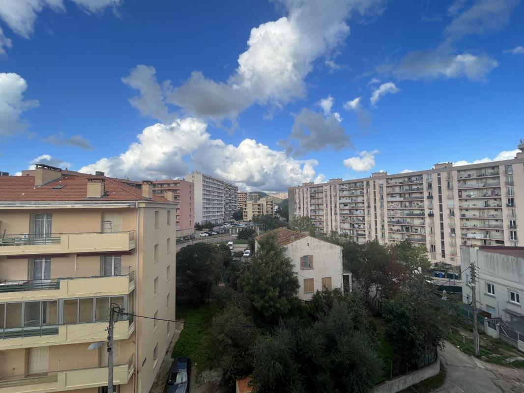 F2 IMMEUBLE POZZO DI BORGO QUARTIER LORETTO AJACCIO