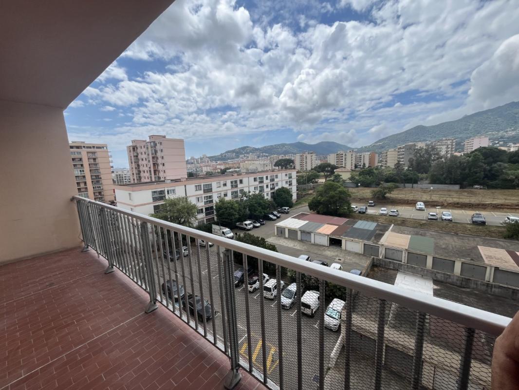 F4 RESIDENCE DES FLEURS LES BLEUETS AVE MARECHAL JUIN AJACCIO