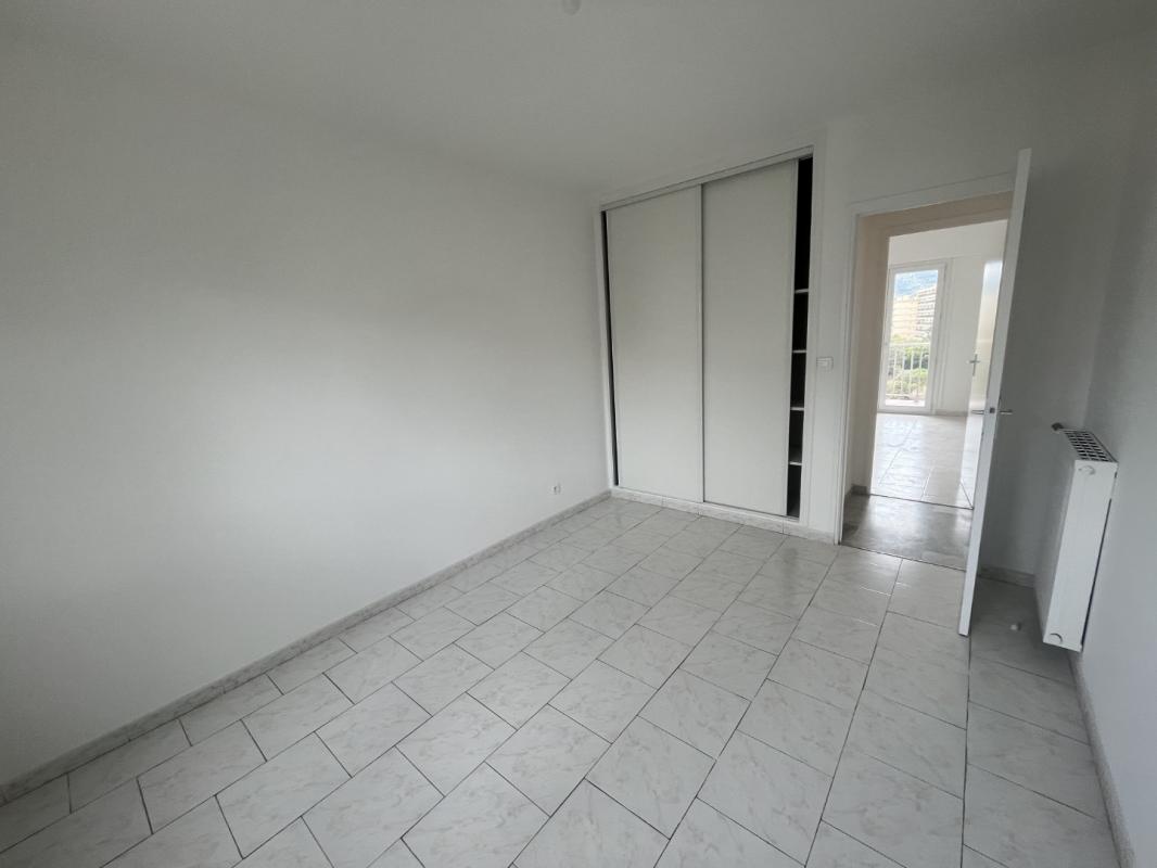 F4 RESIDENCE DES FLEURS LES BLEUETS AVE MARECHAL JUIN AJACCIO