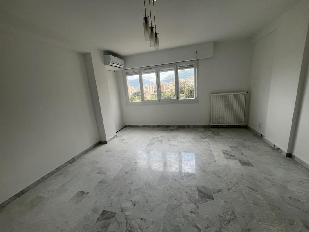 F4 RESIDENCE DES FLEURS LES BLEUETS AVE MARECHAL JUIN AJACCIO