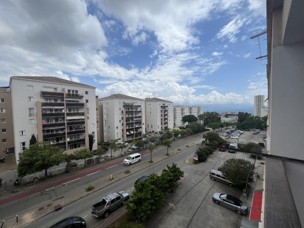 F4 RESIDENCE DES FLEURS LES BLEUETS AVE MARECHAL JUIN AJACCIO