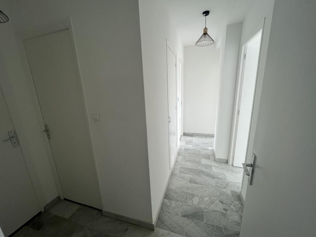 F4 RESIDENCE DES FLEURS LES BLEUETS AVE MARECHAL JUIN AJACCIO