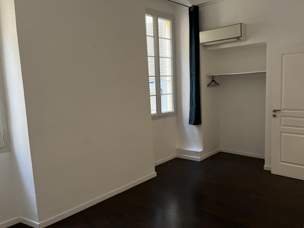 F2 2 RUE BONAPARTE