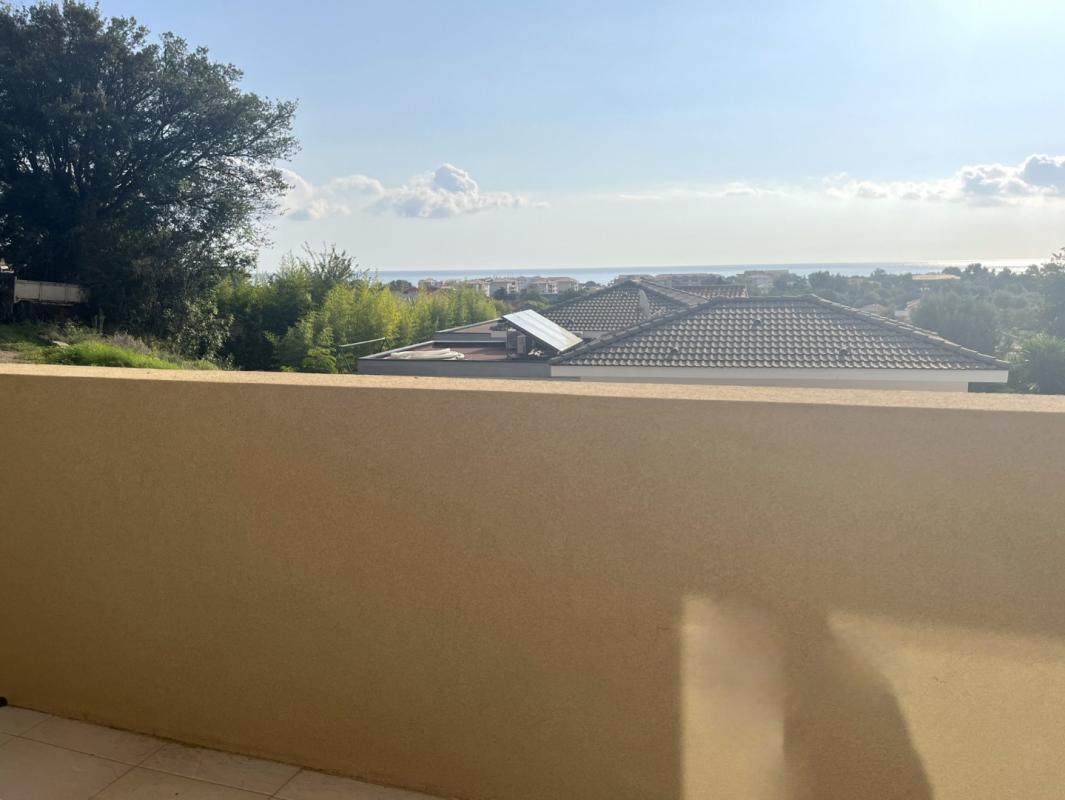 Appartement meublé 3 pièces avec grande terrasse