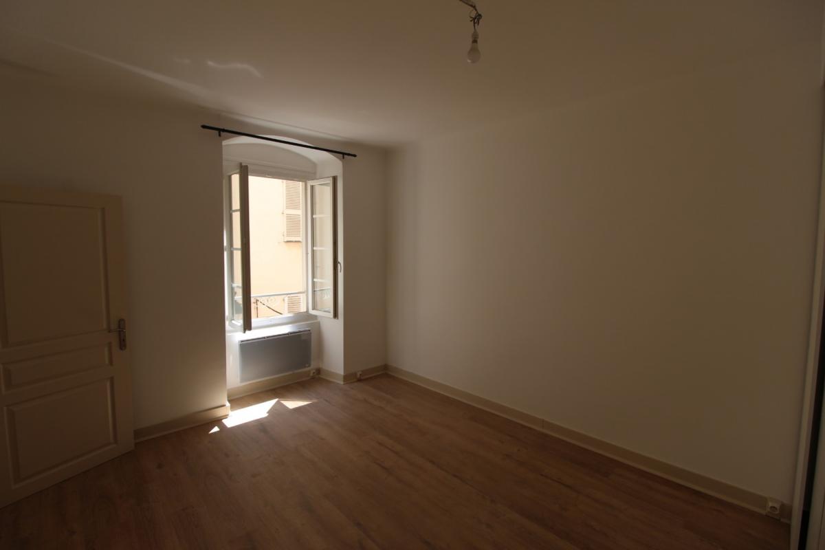 F2 CENTRE VILLE - RUE DES 3 MARIES AJACCIO