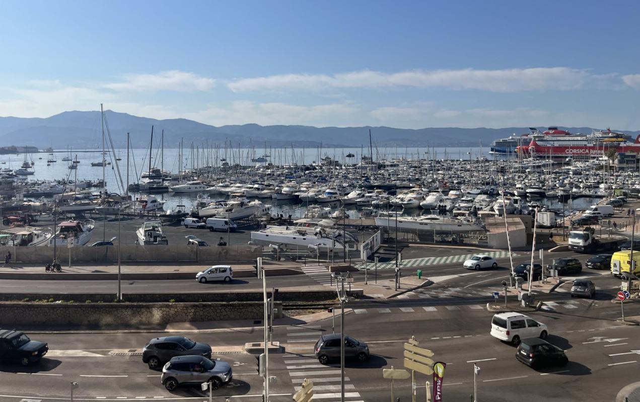 F3 MEUBLE 3 RUE PAUL COLONNA D'STRIA AJACCIO