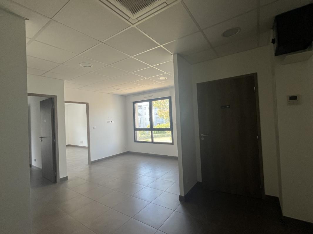 LOCAL PROFESSIONNEL RCE LES JARDINS DE BODICCIONE BT C AJACCIO