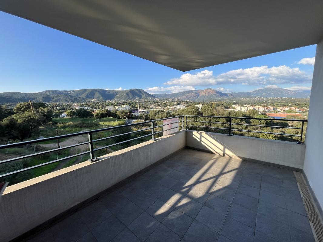F3 MEUBLE RESIDENCE DU STILETTO BT G AJACCIO