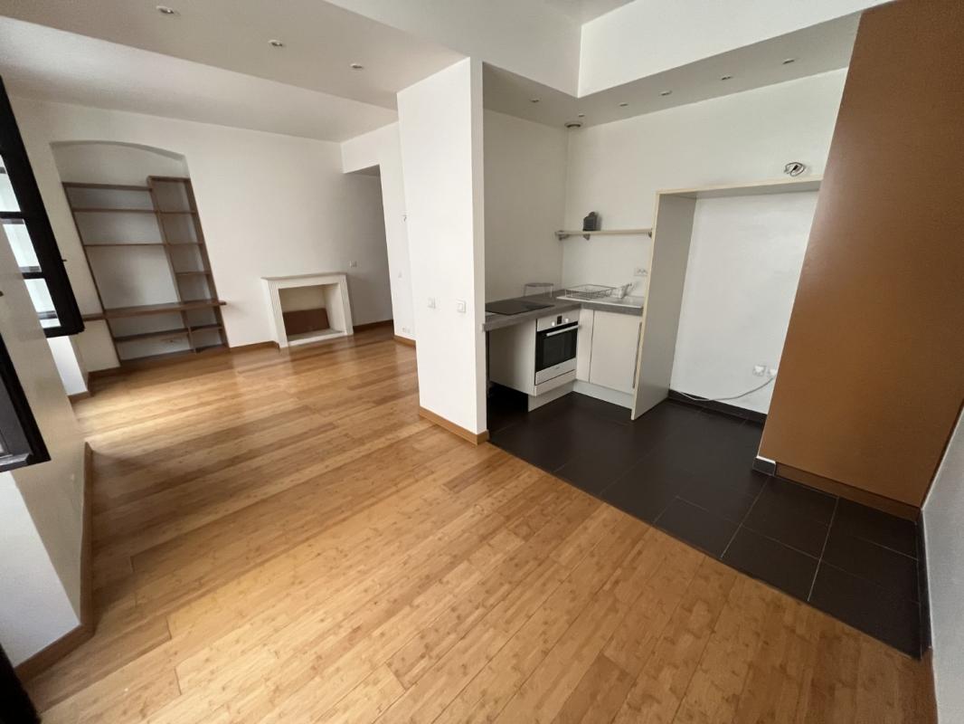 F2 3 RUE DES TROIS MARIES AJACCIO