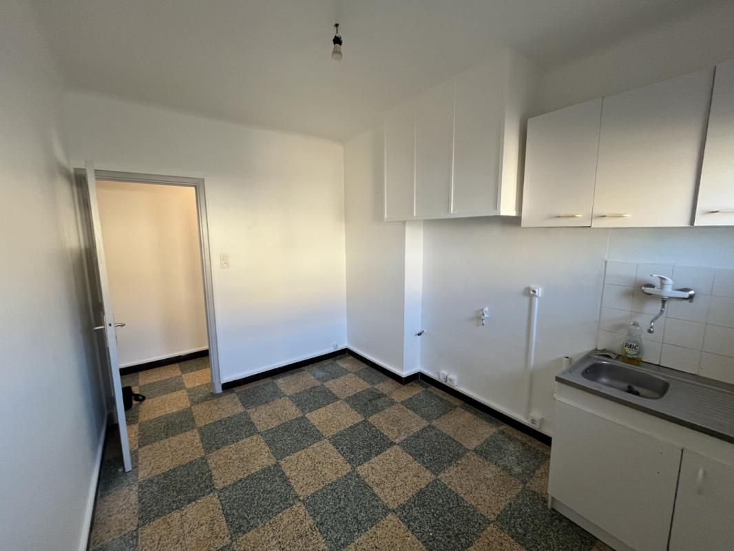 F3-1 RUE CITE DES CANNES