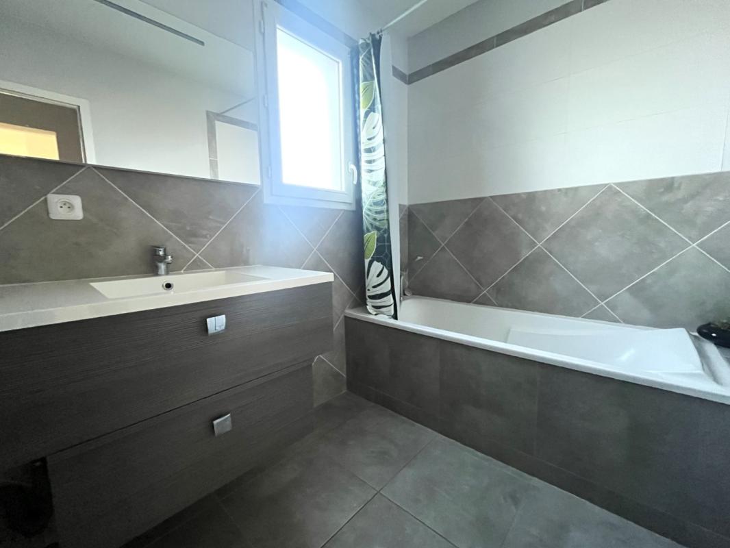 Grand appartement 3 pièces avec terrasse et jardin