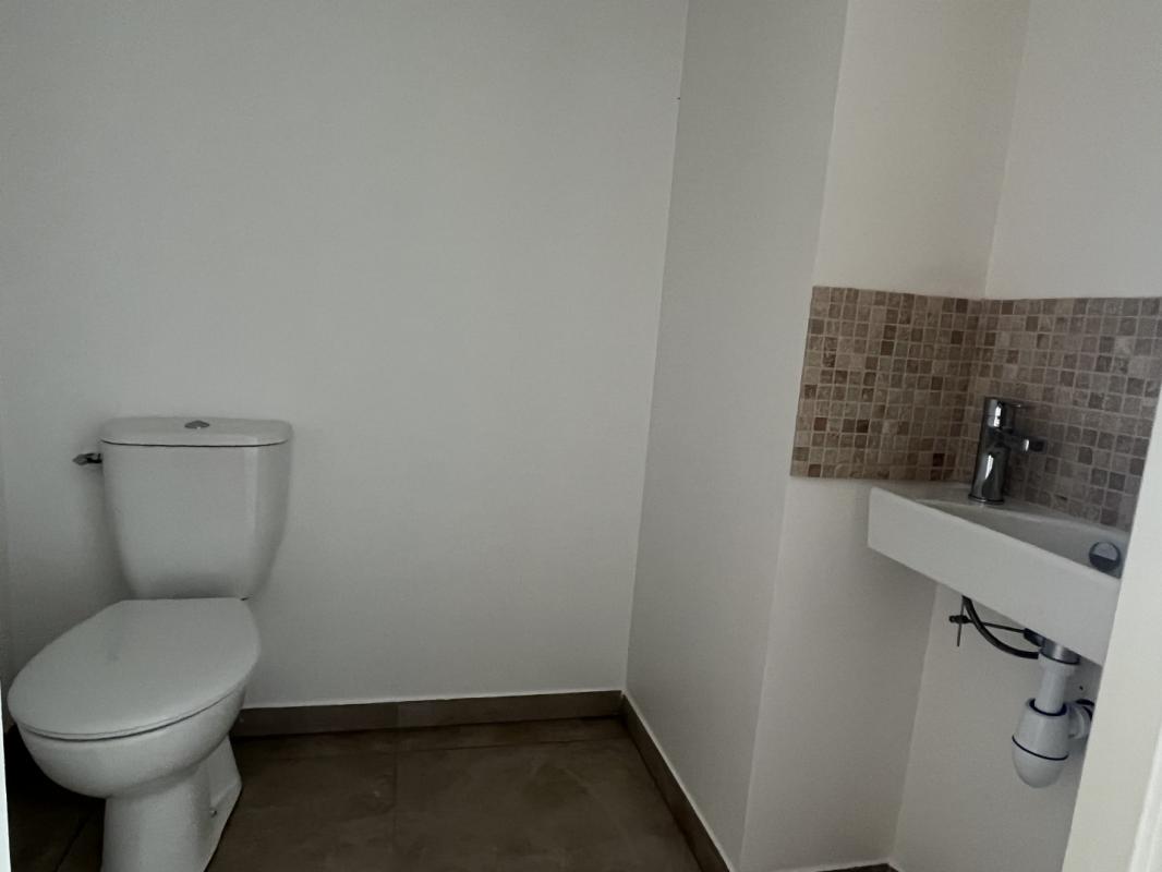 F4 TERRASSES DE BODICCIONE D2 BOULEVARD LOUIS CAMPI AJACCIO