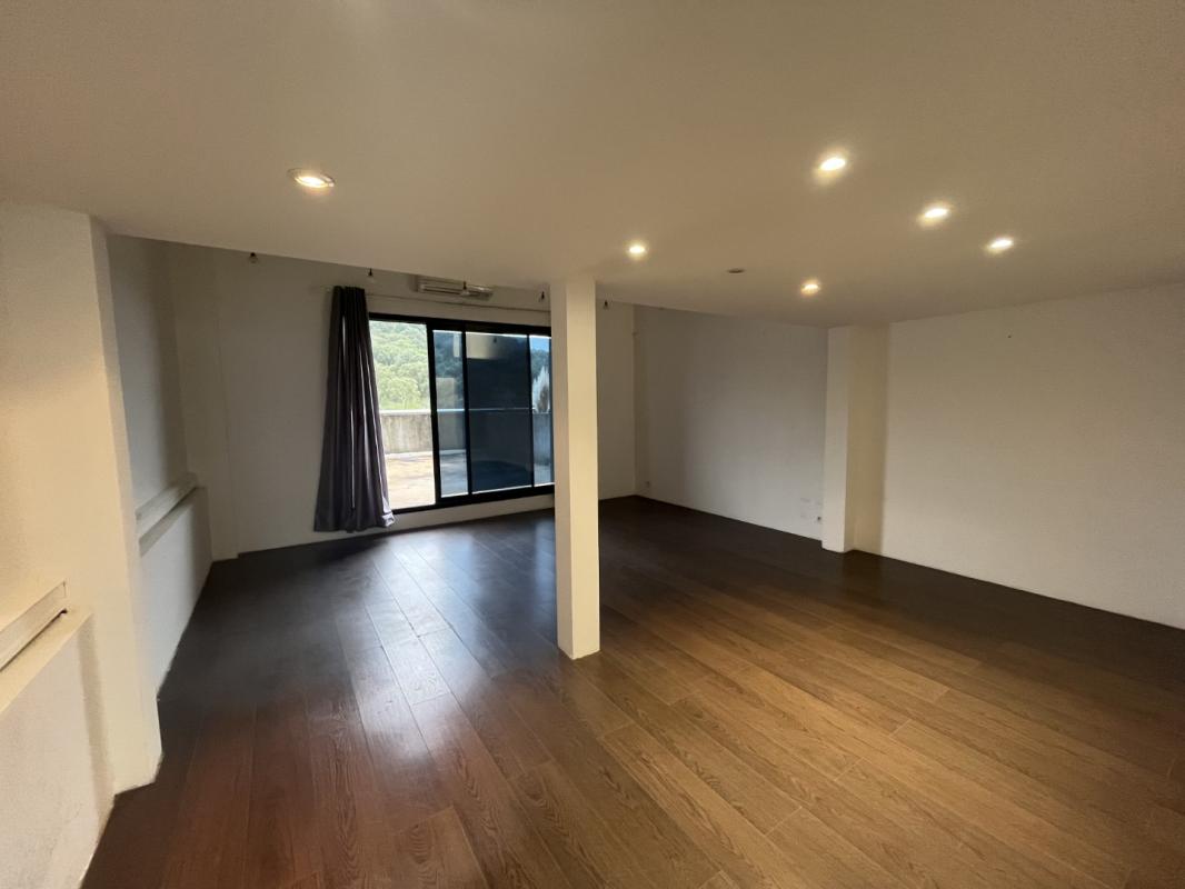 LOCAL COMMERCIAL POLE D'ACTIVITE  DU STILETTO AJACCIO