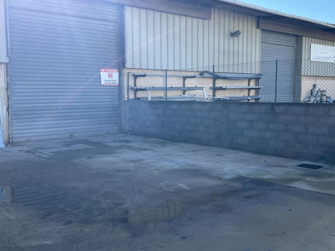 LOCAL COMMERCIAL ZONE RTISANAL DE PERNICAGGIO 20167 SARROLA CARCOPINO