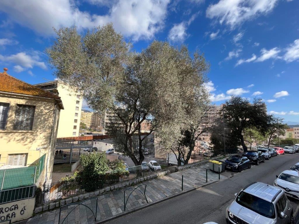 STUDIO MEUBLE RUE PAUL COLONNA D'ISTRIA