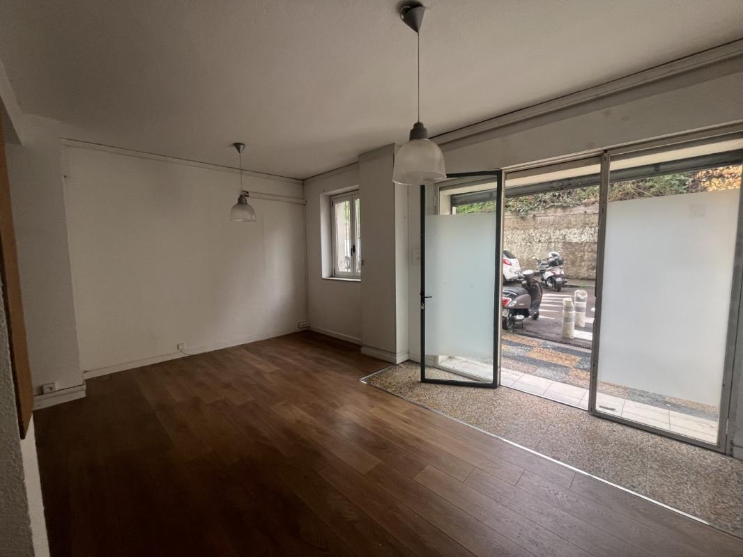 LOCAL PROFESSIONEL 8 BD MGLIOLI AJACCIO