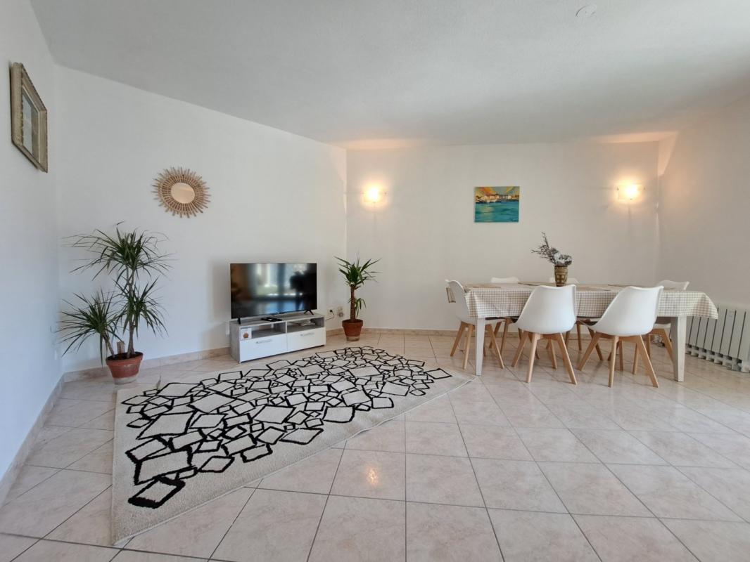 Bastia Fango - Grand T2 meublé d'environ 65M², avec véranda et terrasse