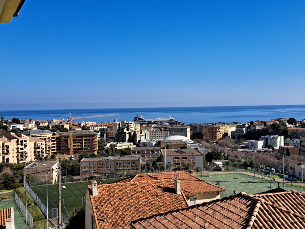 Bastia Fango - Grand T2 meublé d'environ 65M², avec véranda et terrasse